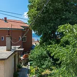 Semesterbostad Idyllisches Stadthaus Nur 450 Meter Zum Mit Privatparkplatz Und Grill Crikvenica