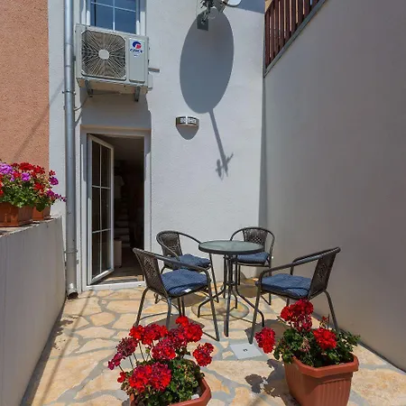 Casa de Férias Idyllisches Stadthaus Nur 450 Meter Zum Mit Privatparkplatz Und Grill
