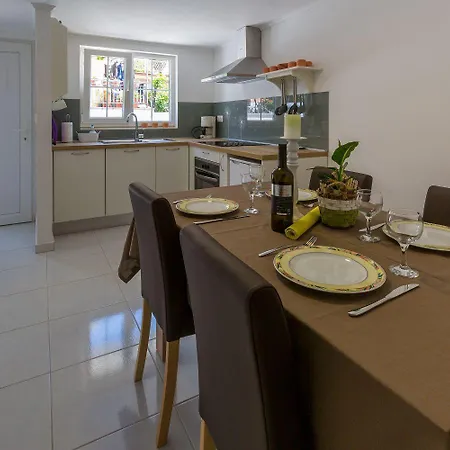 Idyllisches Stadthaus Nur 450 Meter Zum Mit Privatparkplatz Und Grill * Crikvenica