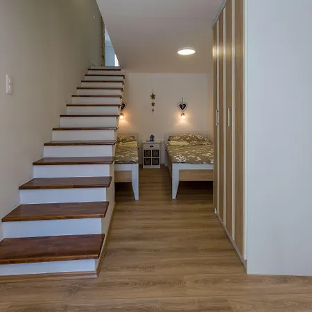 Idyllisches Stadthaus Nur 450 Meter Zum Mit Privatparkplatz Und Grill Casa de Férias Crikvenica