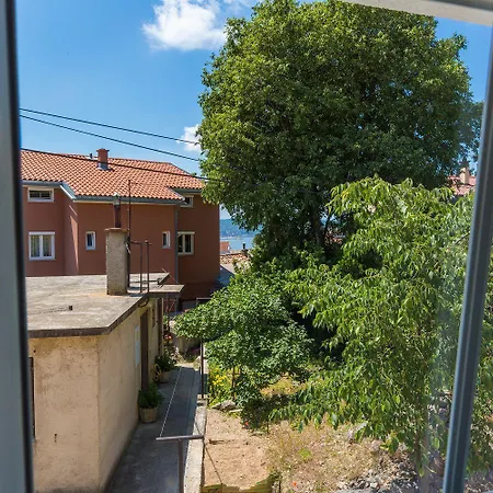 Casa de Férias Idyllisches Stadthaus Nur 450 Meter Zum Mit Privatparkplatz Und Grill Crikvenica