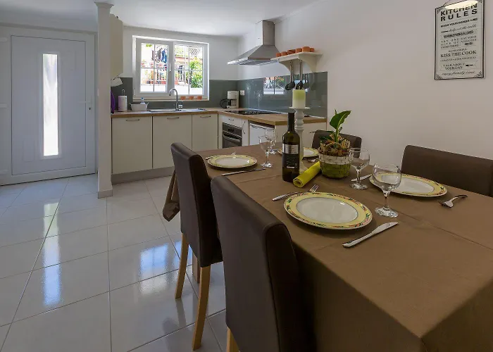 Idyllisches Stadthaus Nur 450 Meter Zum Mit Privatparkplatz Und Grill * Crikvenica