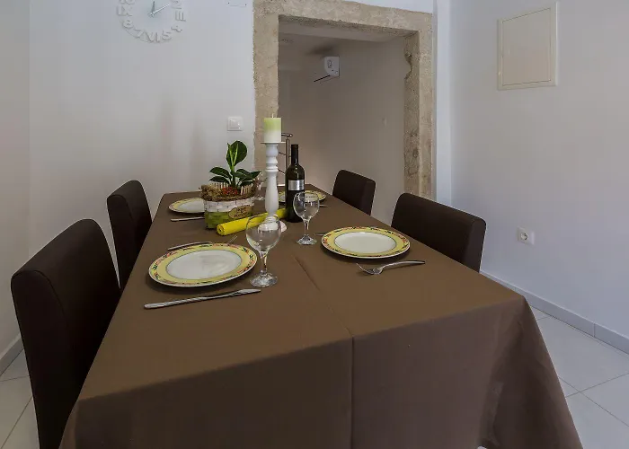 Vakantiehuis Idyllisches Stadthaus Nur 450 Meter Zum Mit Privatparkplatz Und Grill Crikvenica