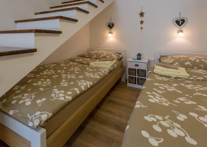 Vakantiehuis Idyllisches Stadthaus Nur 450 Meter Zum Mit Privatparkplatz Und Grill Crikvenica