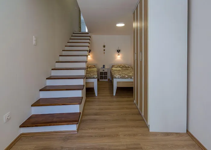 Idyllisches Stadthaus Nur 450 Meter Zum Mit Privatparkplatz Und Grill Vakantiehuis Crikvenica
