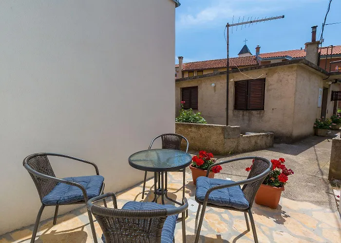 Vakantiehuis Idyllisches Stadthaus Nur 450 Meter Zum Mit Privatparkplatz Und Grill Crikvenica
