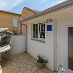 Idyllisches Stadthaus Nur 450 Meter Zum Mit Privatparkplatz Und Grill Nyaraló